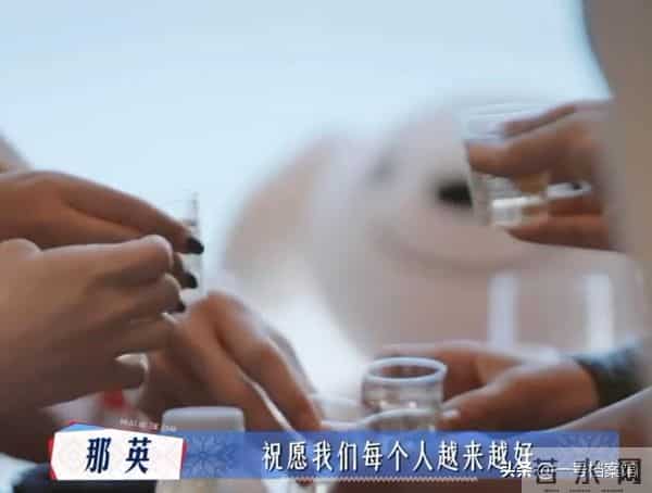 曲终人散!57岁的那英宣布告别《花儿与少年》,泪眼婆娑依依不舍