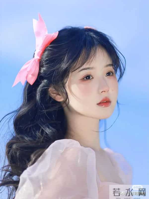 短剧十大女神彻底洗牌，岳雨婷没资格，李柯以第二，榜首没争议