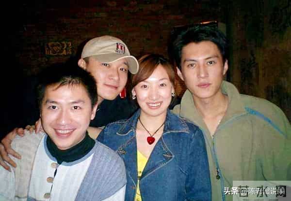 这一次，人民日报点名靳东，七字之差给娱乐圈敲响警钟