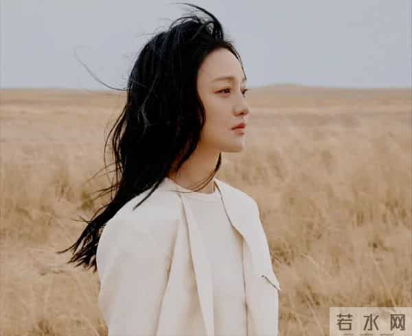 51岁周迅头发花白,一脸老态认不出,强大心态令人叹服!