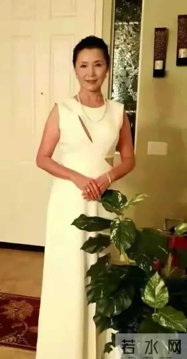 她居然有70岁了，不愧是当年红遍全国的红牡丹，越老越优雅大气！