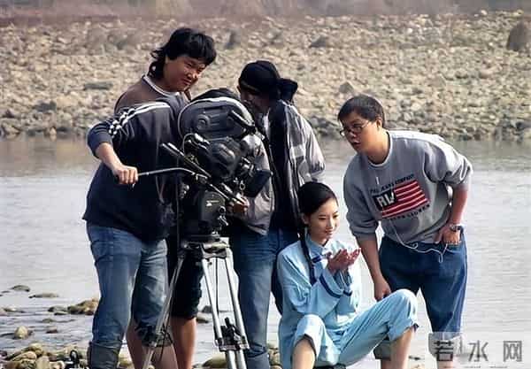 倪萍怎么都没想到，杨亚洲69岁的时候，能带着一家人站到台前