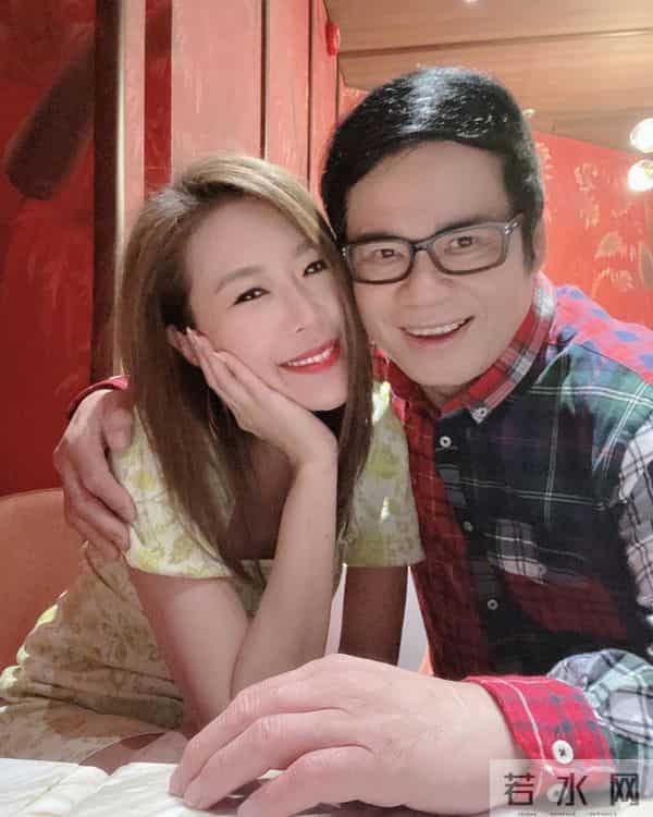 64岁TVB男星终于承认和女艺人的恋情，终结多年绯闻传闻