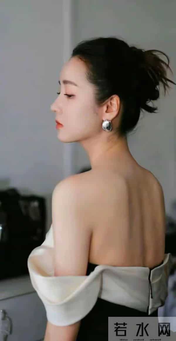 吕一，肤白貌美，体态丰腴：写真欣赏。