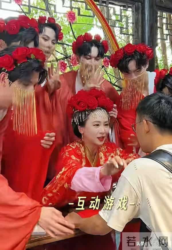 曾经红极一时，如今为养家糊口沦落到景区卖艺，这4位明星太可惜