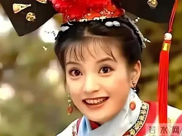 面相又变了！50岁赵薇近照曝光，婚礼上用心打扮，却走不了回头路