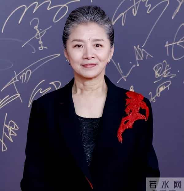 北京这一夜，秦海璐肿了，蒋欣瘦成皮包骨，却被66岁的她惊艳了