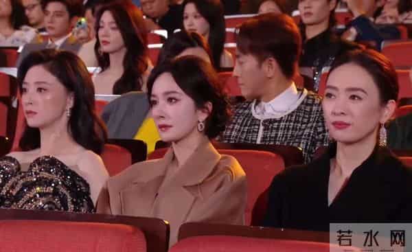 微博视界,蒋欣坐第二排C位,马伊琍靠边,多年女主角比不过配角
