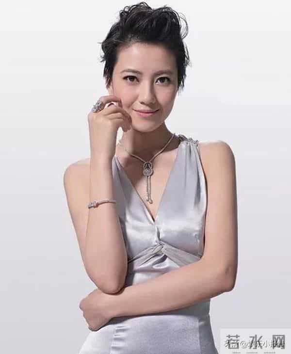 高圆圆日渐丰腴了，毕竟年龄大了