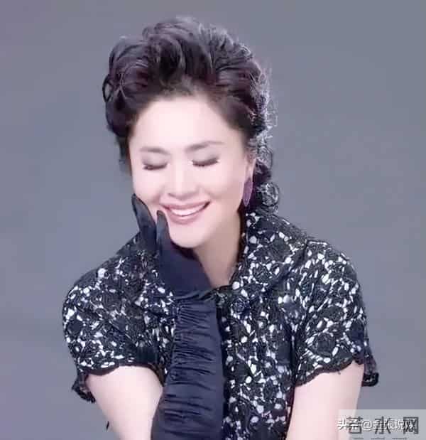 一婚娶央视主持人，二婚娶演员，三婚娶小30岁美女，64岁终于当爹