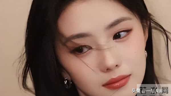 刘浩存绝美性感，气质封神惊艳瞬间