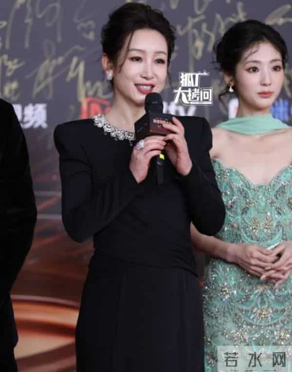 微博视界大会:杨幂丰满有料,关晓彤珠圆玉润,蒋欣美一大跳