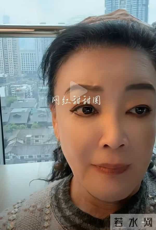 张兰直播曝光汪希霖正脸，看电子产品没有大S影子，完全随汪小菲