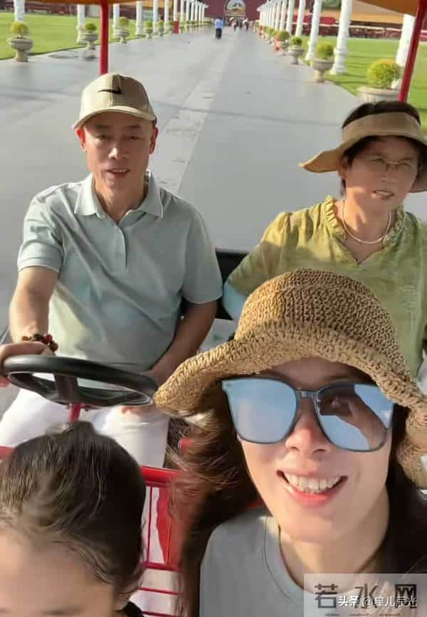 老麦新露面在买早餐 他有点忧郁 表哥力挺二哈 大哈的粉丝群信息被曝