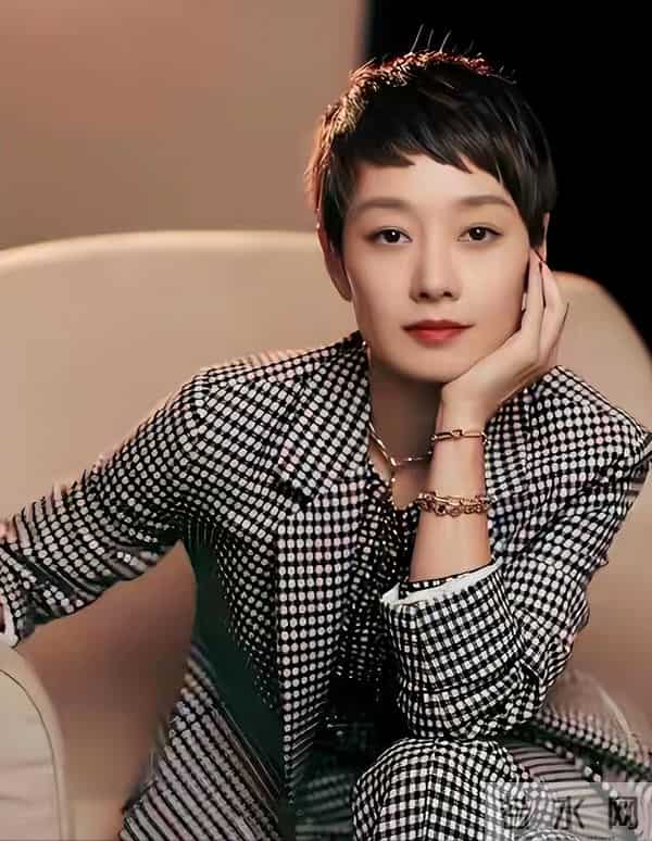 官媒发文，高调官宣49岁马伊琍喜讯，全网恭喜，终于等到这一天