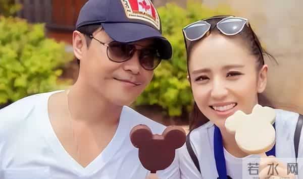 佟丽娅在深圳扫购黄金！头发稀少假发明显，满胳膊黄金手串太吸睛