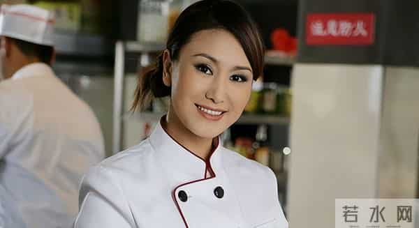 没领证却同居多年,38岁高龄生下女儿,守寡七年只为完成丈夫遗愿