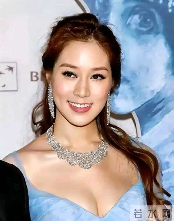 她14岁就长得“倾国倾城”,被富豪花7亿娶回家,8年生下4个娃