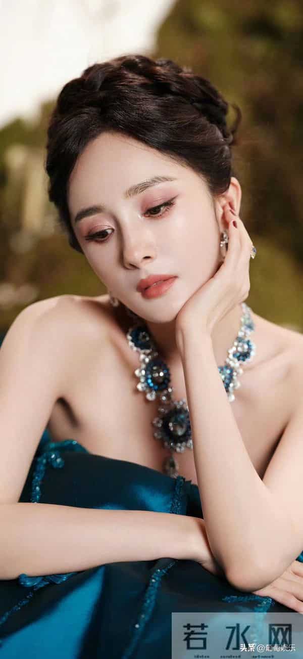 白鹿&杨幂 微博视界大会红毯造型太美了