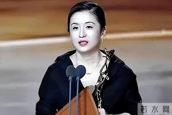 “录音门”不到一周，官方下场锐评，王家卫秦雯迎来两大噩耗