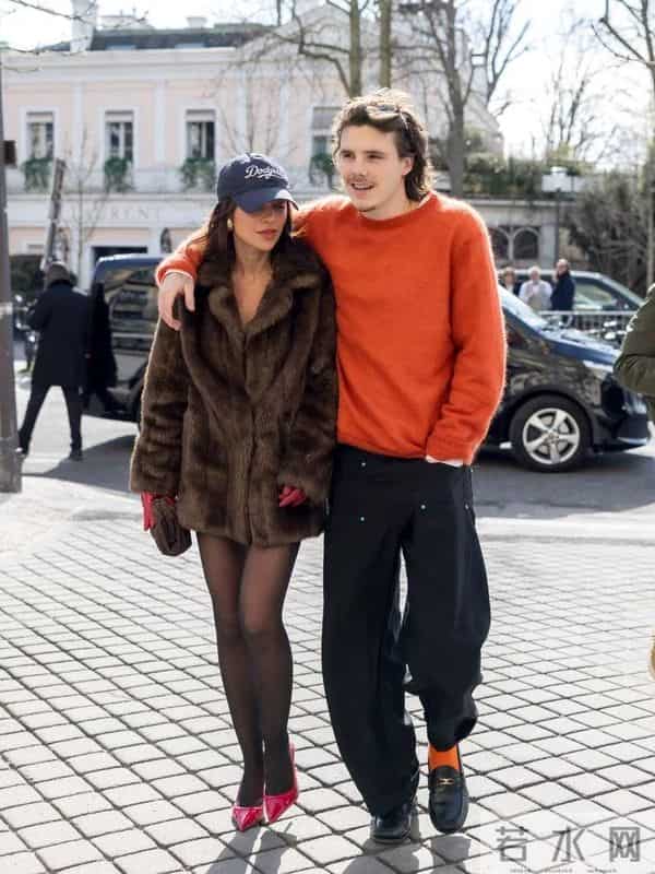 50岁贝克汉姆带妻儿领勋章,14岁小七好漂亮,布鲁克林依旧没露面