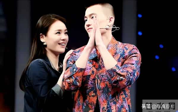 欧豪马思纯同台偷瞄几次？分手7年再同框，这段虐恋藏了多少秘密