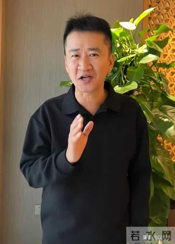 知名演员无戏可拍,在老家拍视频卖炒面,张颂文早已揭开内娱真相