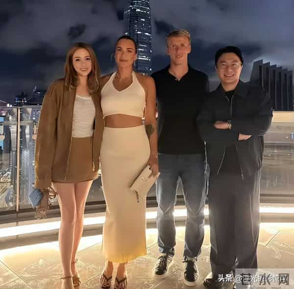 千亿阔太徐子淇老公李家诚当火炬手，她的反应超绝，果真御夫有术