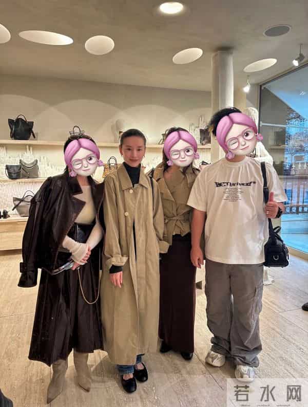 45岁董洁巡店被偶遇,本人皮肉松弛、个子不高,穿搭简洁气质好