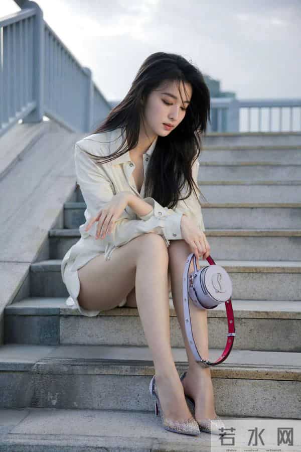 王楚然 美腿修长 透明高跟露出脚趾缝