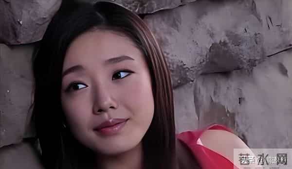 曾被张艺谋力捧,火后与富豪卷款61亿逃亡国外,现在的她过得如何