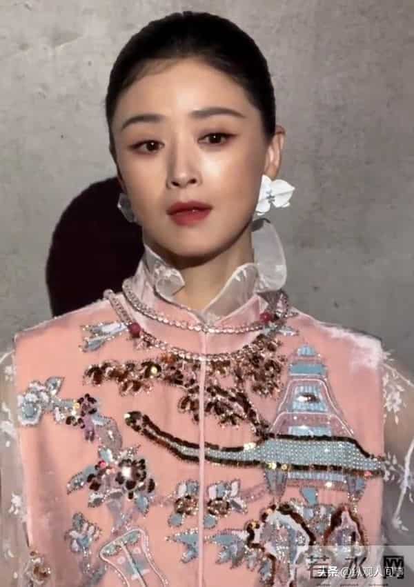 上海红毯：惠英红脸肿胀，蒋欣头包脸骨相绝，胡杏儿斜刘海显老