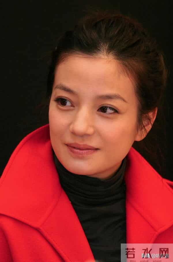 面相又变了!49岁赵薇近照曝光,婚礼上用心打扮,却不是小燕子了