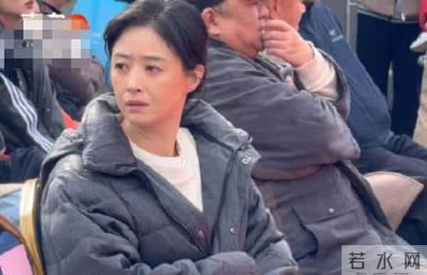 北京这一夜，秦海璐肿了，蒋欣瘦成皮包骨，却被66岁的她惊艳了