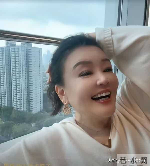 张兰直播遇黑粉挑衅，没想到孙子一句话，直接让黑粉集体闭嘴！