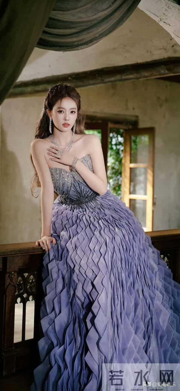 白鹿&杨幂 微博视界大会红毯造型太美了