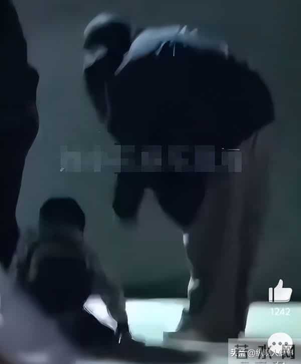 刘诗诗6岁儿子步步被嘲‘魔丸’,打架扯开躺地撒泼,用腿绊妈妈