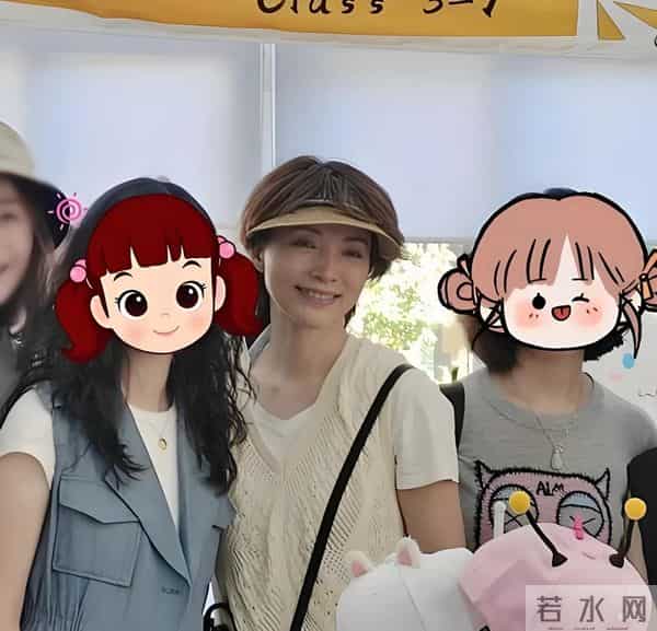 董卿带儿子现身南通！体态挺拔气色红润，奔五状态美到犯规