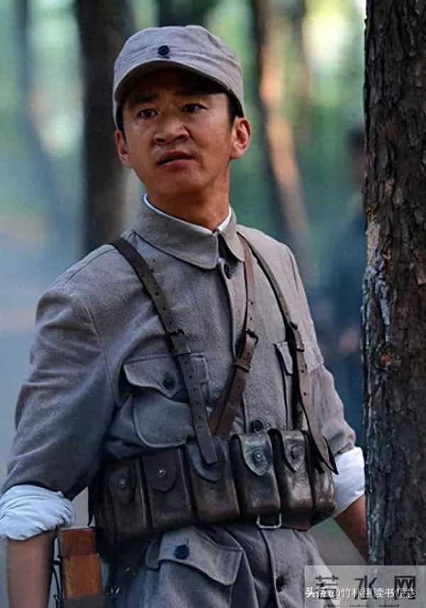 知名演员无戏可拍，回老家摆摊卖炒面，张颂文一句话揭开内娱真相