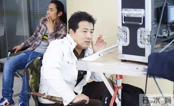 倪萍怎么都没想到，杨亚洲69岁的时候，能带着一家人站到台前