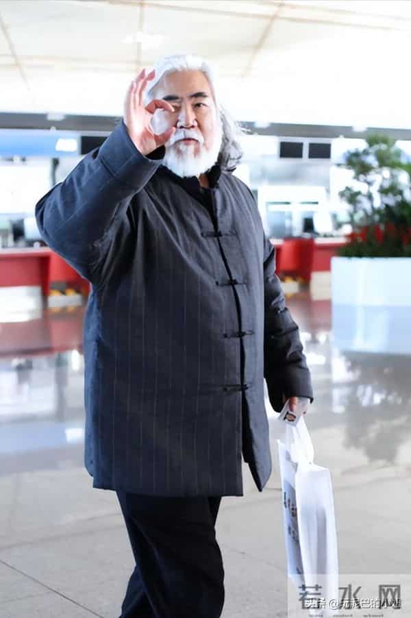 美猴王影业指控张纪中涉嫌职务侵占，数额达800万，张纪中任董事