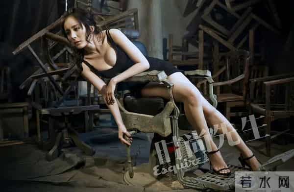 没想到杨幂早期还有这组!黑裙衬身材曲线,慵懒中带点野劲