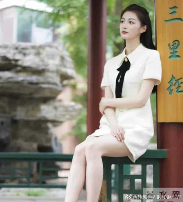 中传校花冯琳当主持人啦！不愧是最美领读员 这颜值不比明星差