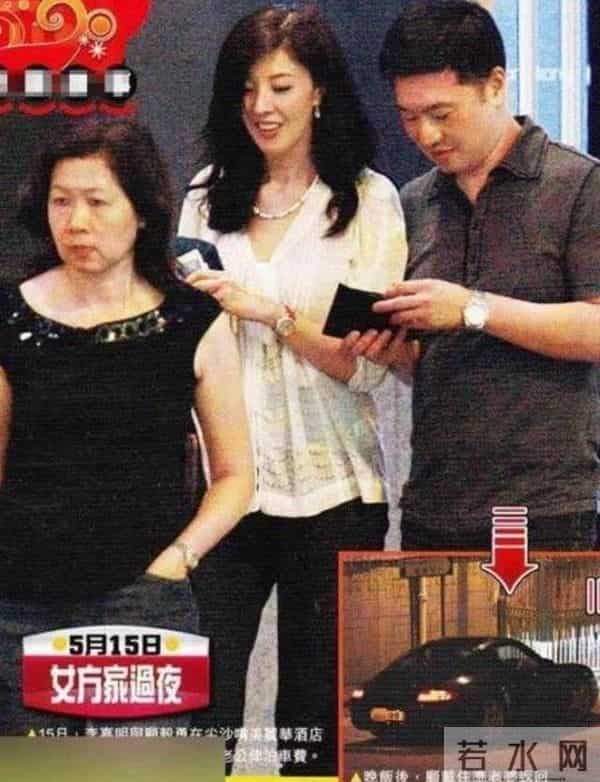 李嘉欣姐姐在上海参加继子婚礼,被敬茶笑不拢嘴,15岁儿子罕露脸