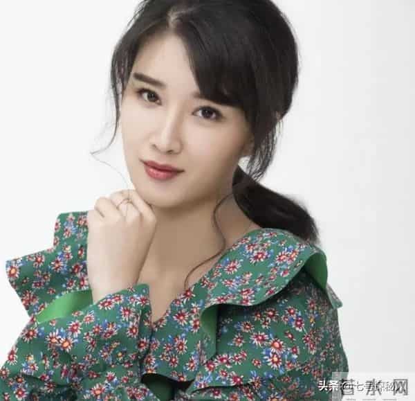 59岁茹萍的痛:女儿离婚,儿子大龄未婚,风光背后满是无奈