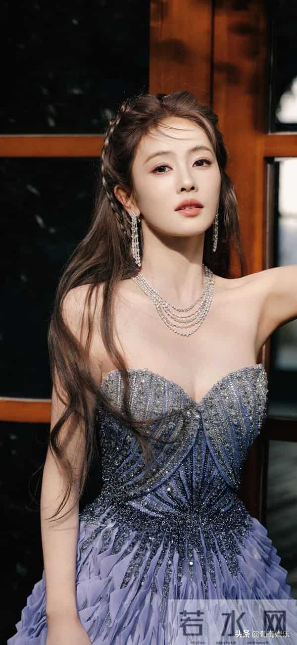 白鹿&杨幂 微博视界大会红毯造型太美了