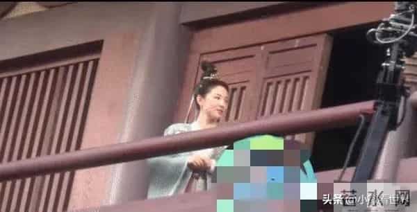 33岁吴倩怎么老成这样了素颜衰老秃顶明显,与李佳航对戏表情严肃