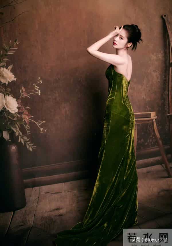 恭喜颖儿获得年度风尚演员奖，站上领奖台那一刻，整个人都在发光