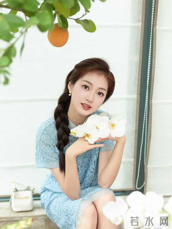 中传校花冯琳当主持人啦！不愧是最美领读员 这颜值不比明星差