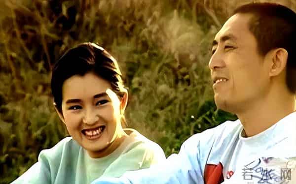 与张艺谋分手多年后,前配偶肖华坦言:在爱别人前,先学会爱自己